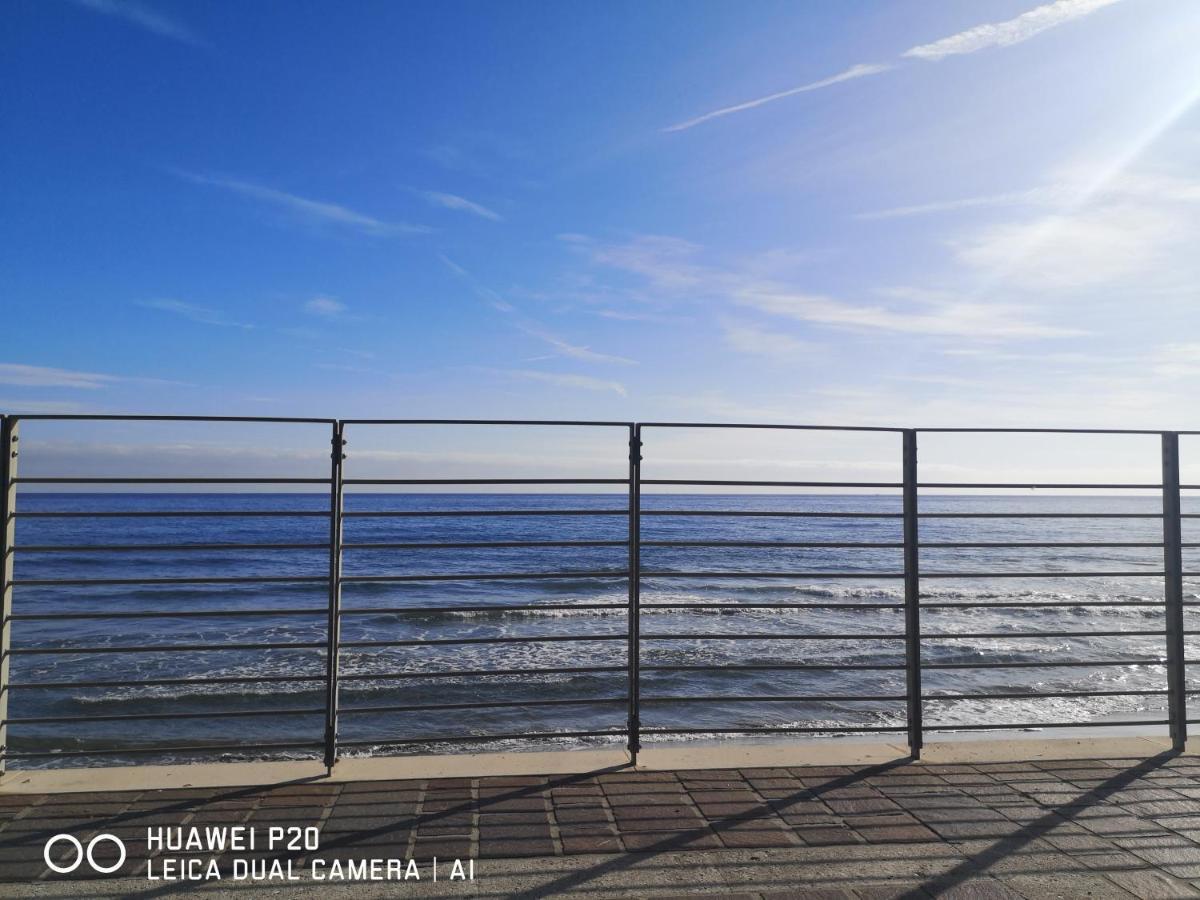 فيلا Spectacular Sea View - 3 Minutes Walk From The Sea لايقويليا المظهر الخارجي الصورة